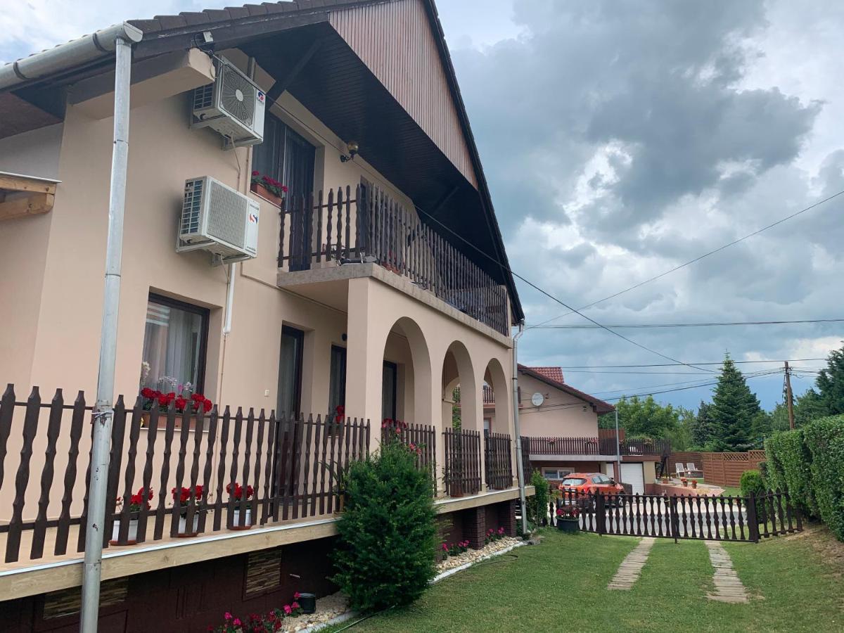 Apartament Nagcsalados Rozsa Apartman Balatonlelle Zewnętrze zdjęcie