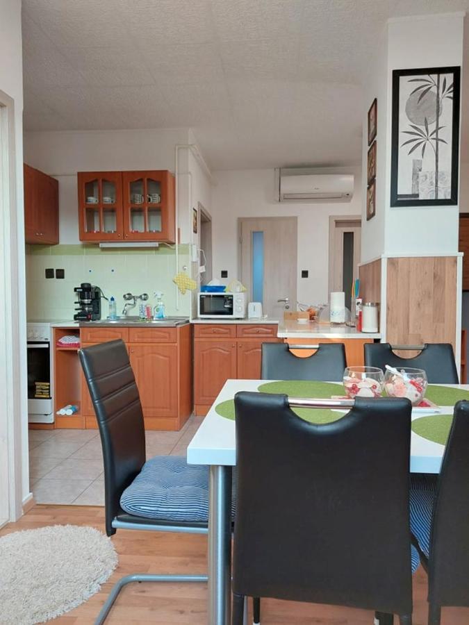 Apartament Nagcsalados Rozsa Apartman Balatonlelle Zewnętrze zdjęcie